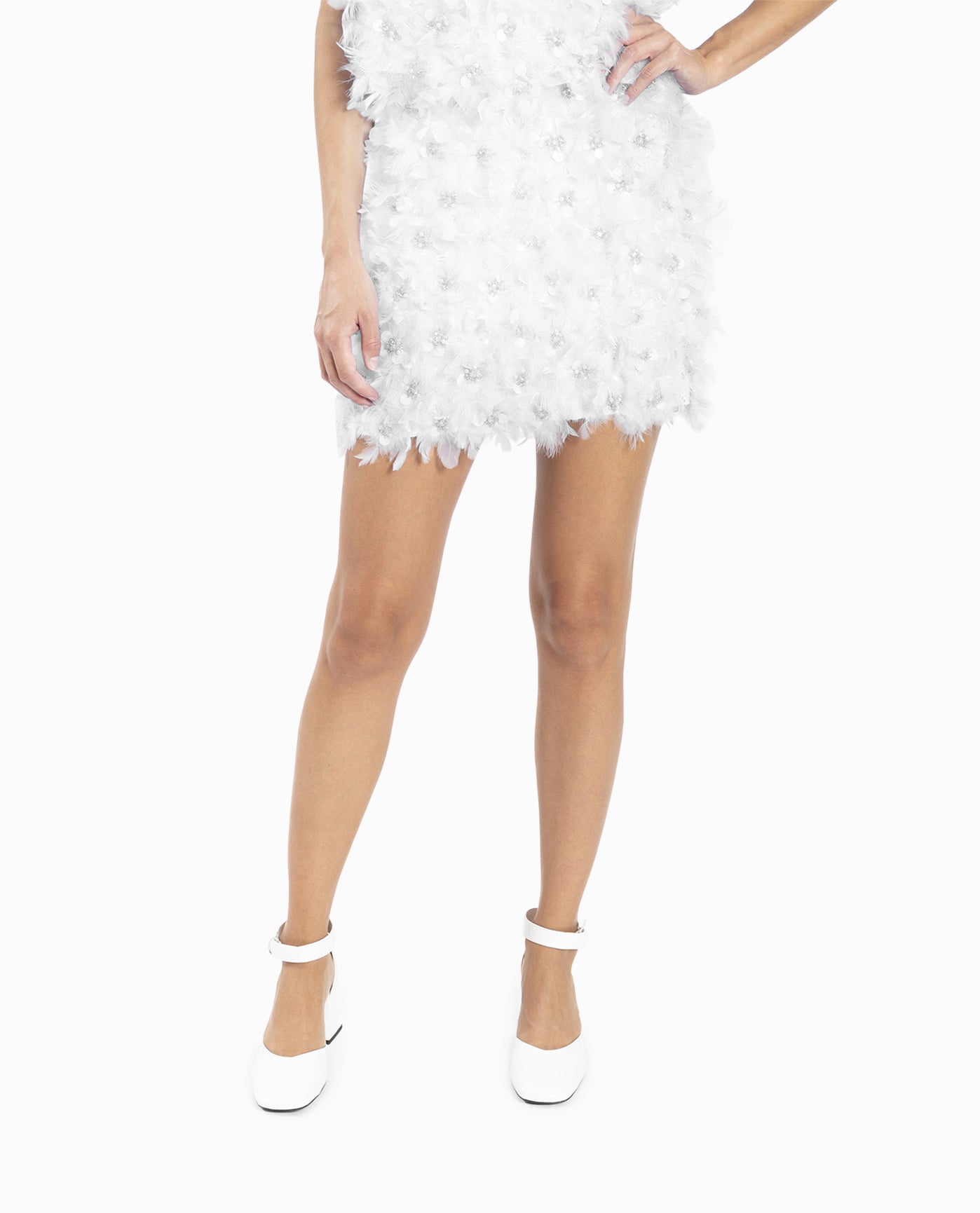 FRONT OF FEATHERED FLORAL MINI SKIRT | White Feather