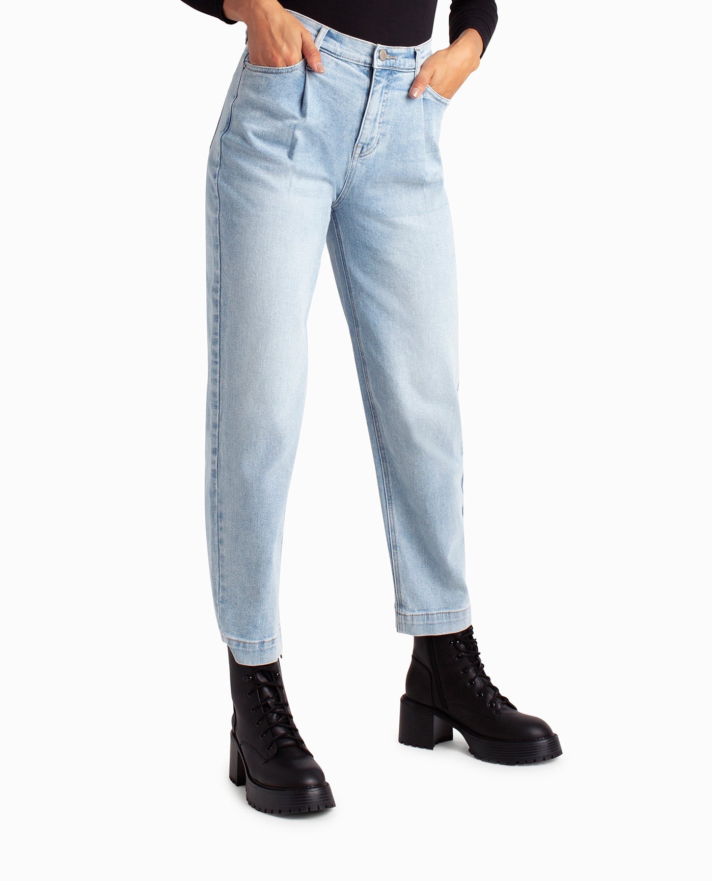 HANDS IN FRONT POCKETS OF HIGH RISE PLEATED TAPER JEAN | Light Blue