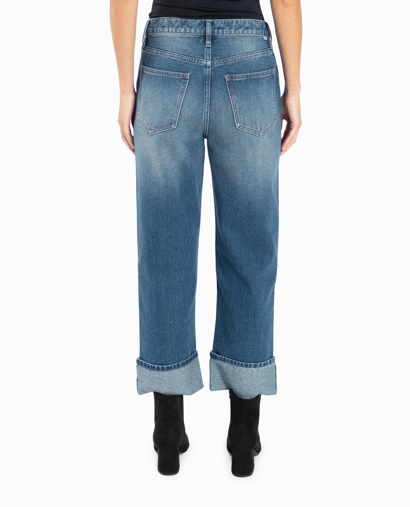 BACK OF HIGH RISE RELAXED STRAIGHT JEAN | Chelsea Wash