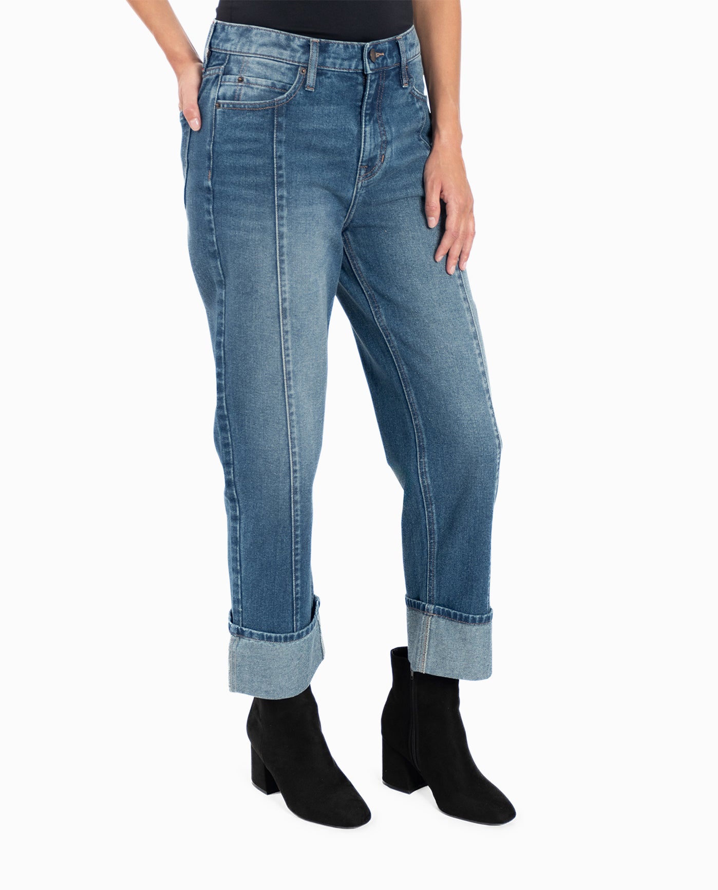 SIDE OF HIGH RISE RELAXED STRAIGHT JEAN | Chelsea Wash