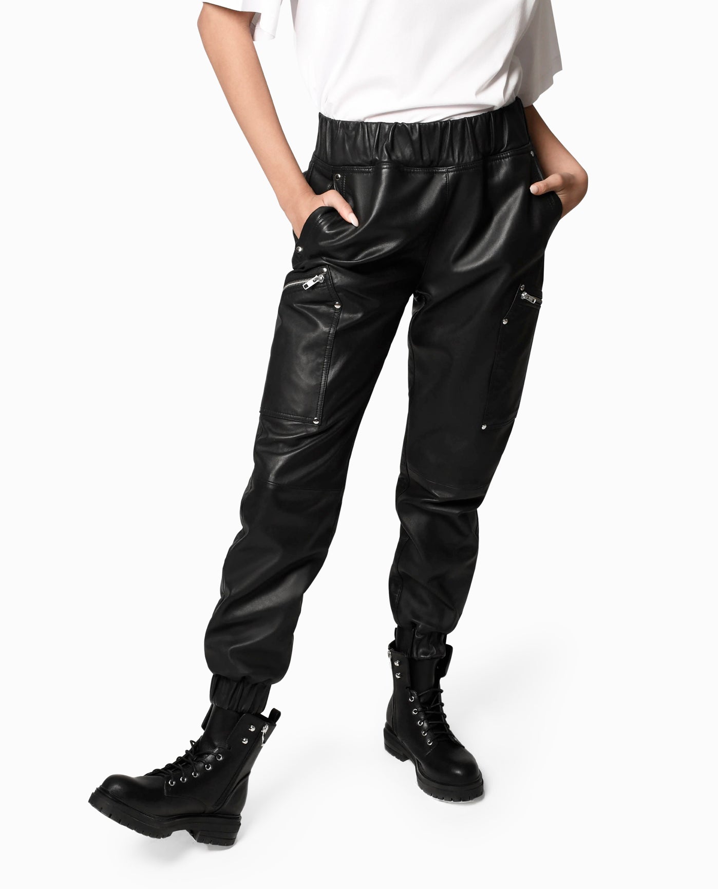 FRONT OF LEATHER SPACE JOGGER | BLACK